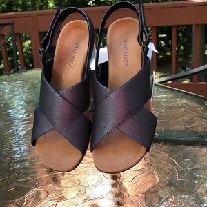 Vionic sandals size 8